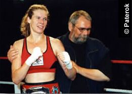 Heidi Hartmann mit Trainer Jürgen Paterok nach der Europameisterschaft im Profiboxen, Superweltergewicht WIBF, 2001